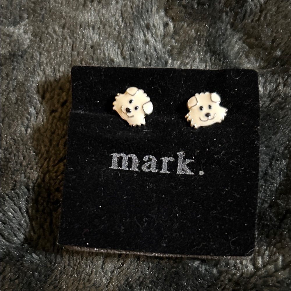 mark. Cream Puppy Face Enamel Stud Earrings